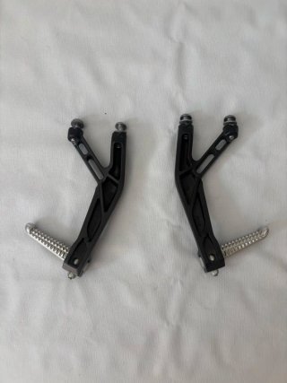 Estriberas Reposapiés Yamaha R6 17-20 R1 R1M