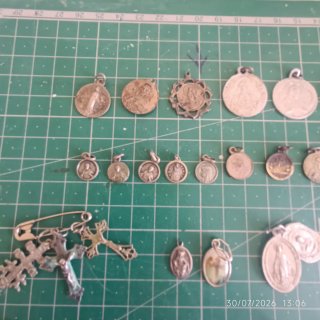 73 medallas religiosas