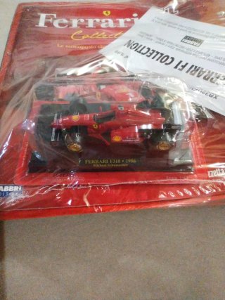 Ferrari F1 Collection Modellino + Raccoglitore