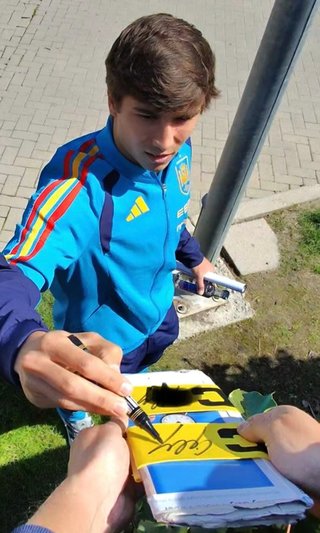 Brazalete firmado Gonzalo García Real Madrid