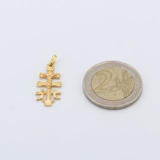 Cruz de oro de 18k. Peso: 1.28 gr.