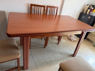 Mesa de comedor extensible y 4 sillas