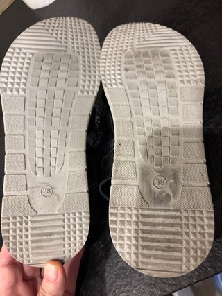 Sandalias negras de tiras cruzadas
