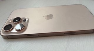 iPhone 16 Pro Max Dorado