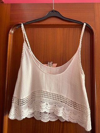 Blusa top de tirantes de Zara con encaje