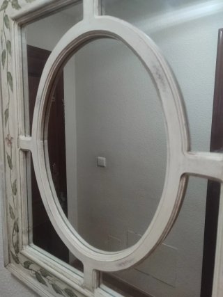 Espejo y mueble de entrada dorado y blanco
