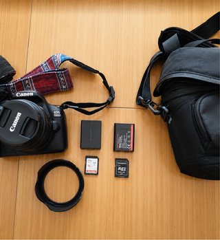 Canon EOS 1300D + Equipo Completo – Como nueva