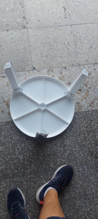 Mesa redonda de plástico blanca