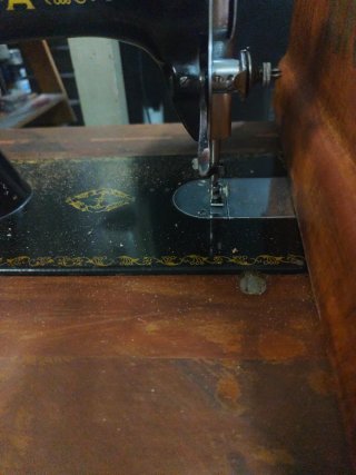 Máquina de coser Alfa antigua