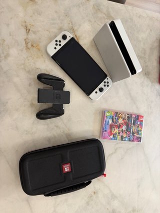 Nintendo Switch OLED Bianca e Nera