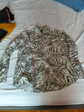 Lotto abbigliamento 2 camicie, 2 polo, maglione...