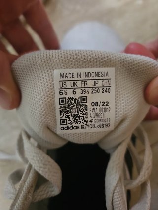 Sneakers Adidas Bianche e Nere