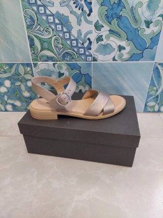 Sandali bassi NeroGiardini pelle champagne 39