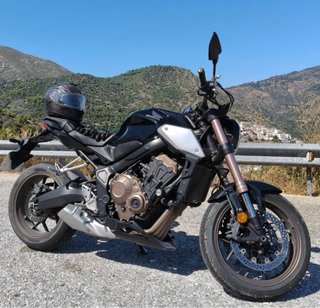 Honda CB650R Negra y Dorada