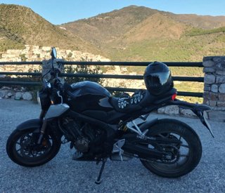 Honda CB650R Negra y Dorada