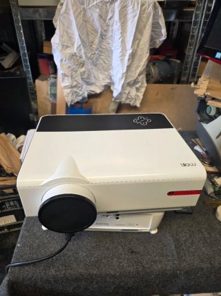 Proyector Billow XP100WXGA 3200 lúmenes