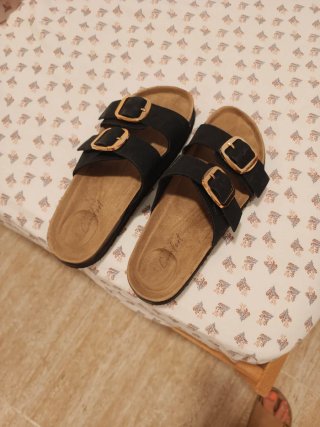Sandalias New Look negras y doradas