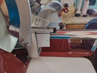 Affettatrice rossa manuale