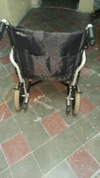 Silla de rueda pegable marca breezy