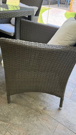 Mesa y 8 sillones de jardín