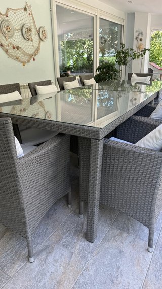 Mesa y 8 sillones de jardín