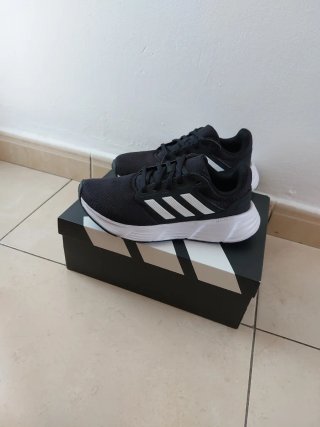 Zapatillas Adidas Running Negras y Blancas