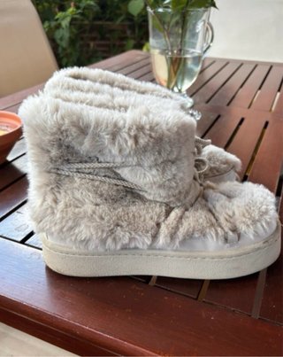 Stivali H&M beige con pelo