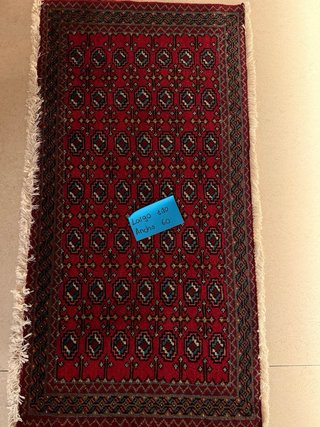 Alfombra de lana beige y roja