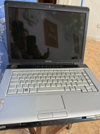 Portátil Toshiba Gris y Negro