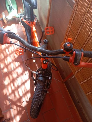 Bicicleta infantil naranja 4/5 años