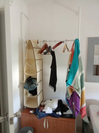 Perchero con mueble organizador