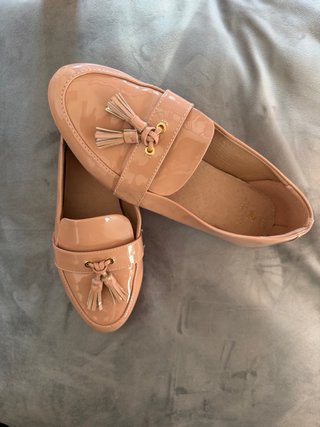 Mocasines charol beige nude NEXT Talla 38