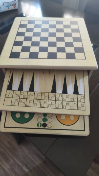 Caja de juegos de madera
