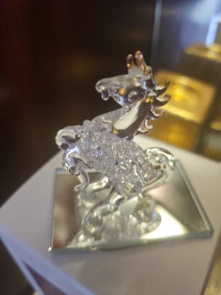 Caballito de cristal antiguo con espejo