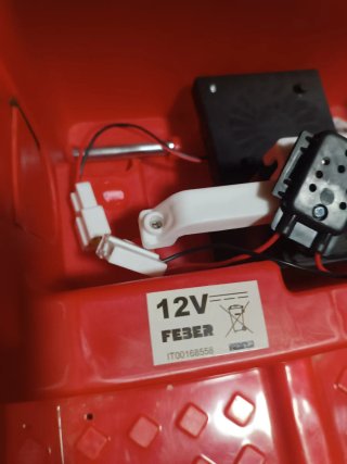 Coche eléctrico infantil Feber TUC