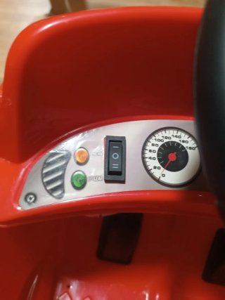 Coche eléctrico infantil Feber TUC