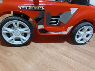 Coche eléctrico infantil Feber TUC