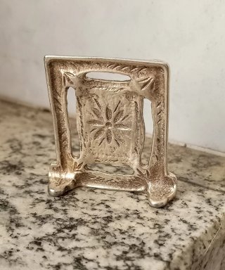 Antica reliquia in argento con Madonna
