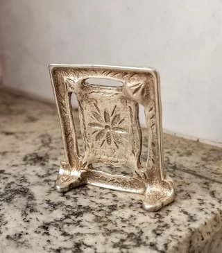 Antica reliquia in argento con Madonna