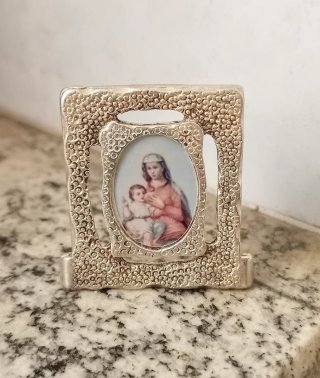 Antica reliquia in argento con Madonna