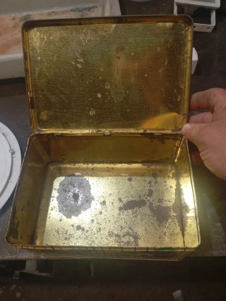 Caja metálica antigua Colacao flores