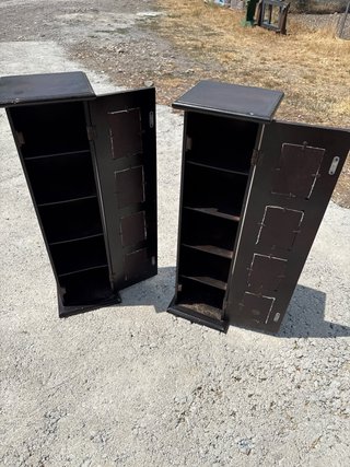 Pareja de Muebles Oscuros con Cristal