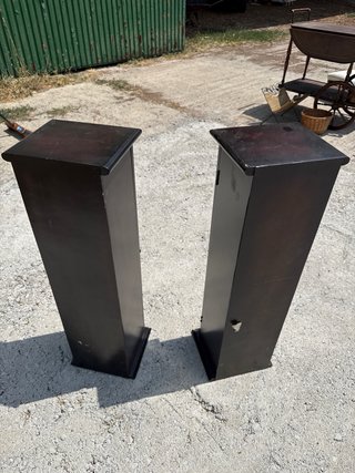 Pareja de Muebles Oscuros con Cristal