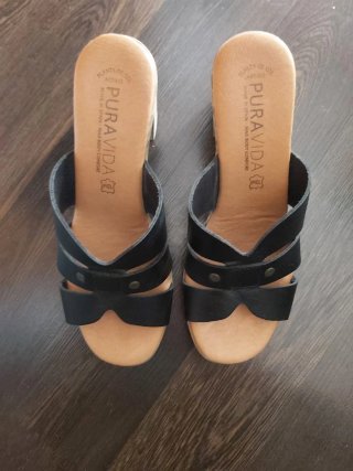 Sandalias Piel Pura Vida Negras y Beige