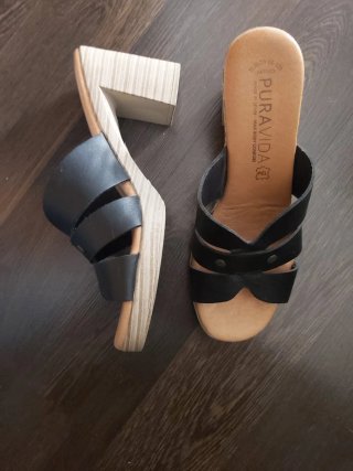Sandalias Piel Pura Vida Negras y Beige