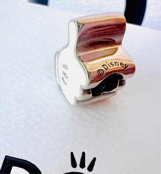 Charm Pandora Pollice in Alto in Argento Bianco