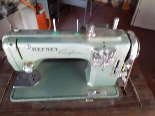 Máquina de coser Refrey vintage