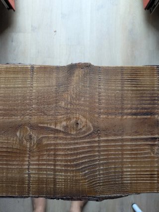 Estantería de madera y metal