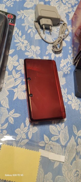 Nintendo 3DS Roja con Caja