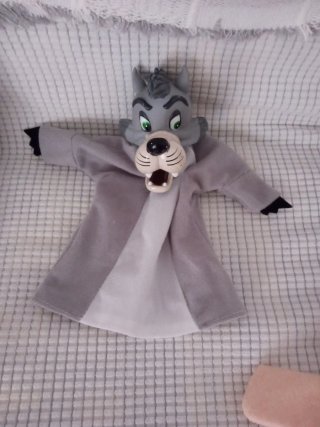 Títeres de lobo y cerdo